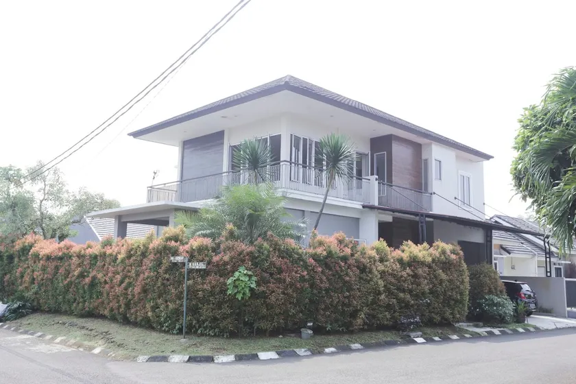 Sharia Villa House @ Bogor with a View of Mount Salak - Image 1