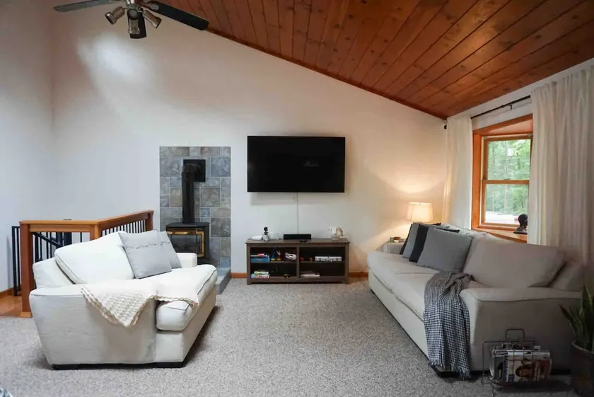 Cozy Home Close to Lake, Hiking Trails - Image 1