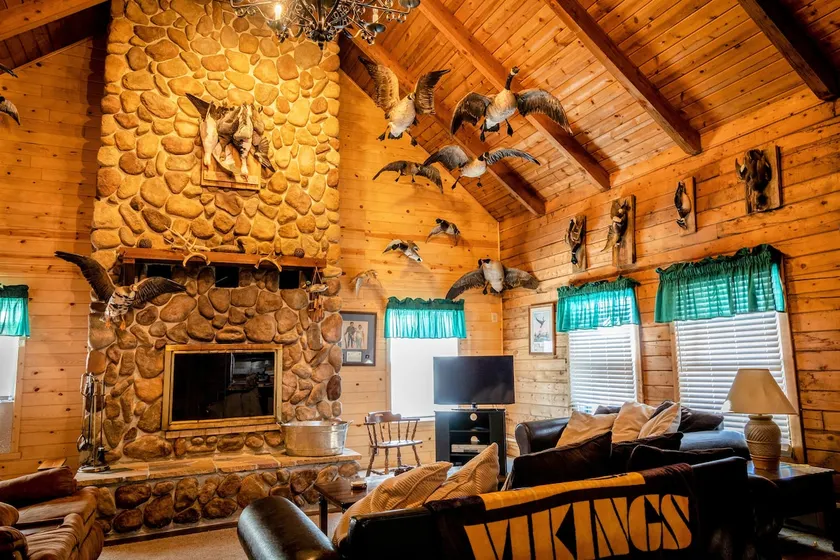 11 bedroom Western Mn Family Fun Lodge- Sleeps 20+ - Image 1