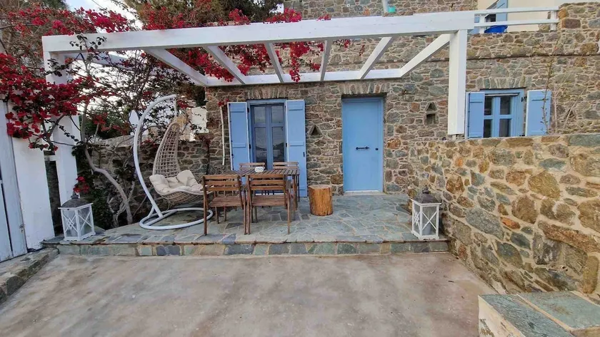 AquaBlu Syros beachfront House 2 w/Pool - Image 1