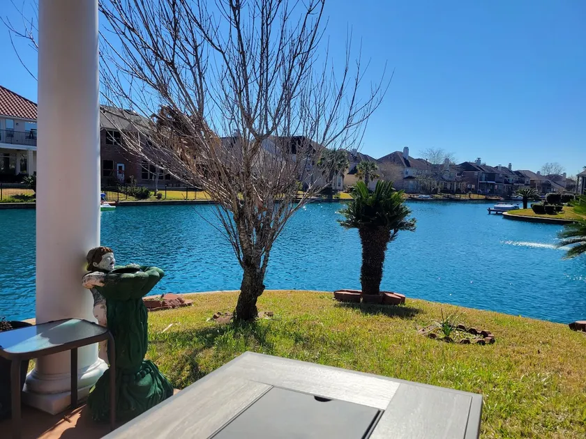 Boating and fishing on a Lakefront house - Image 1