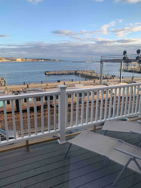 Large Waterfront Luxury Apartment - Image 1