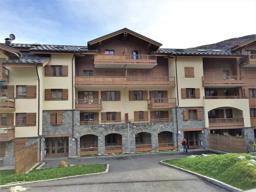 Deluxe Ski and Summer Apartment, Parking and WiFi - Image 1