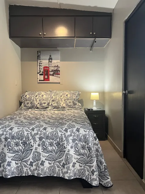 Beautiful and Safe Studio minutes from Downtown - Image 1