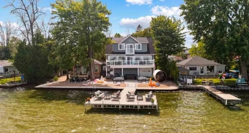 Fun & sun waterfront with sauna, hot tub and slide - Image 1