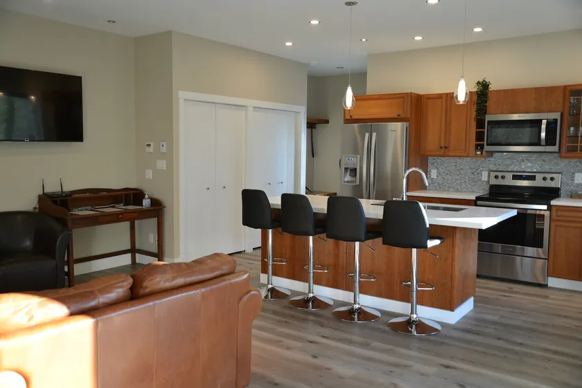 Superior Suites -Lakeview in the heart of downtown - Image 1