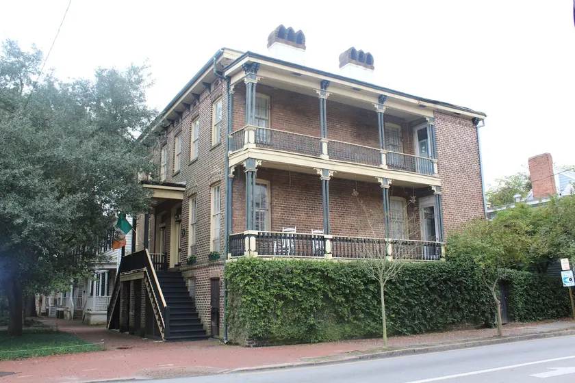 McKenzies Savannah House: Authentic Historic District Townhouse - Image 1