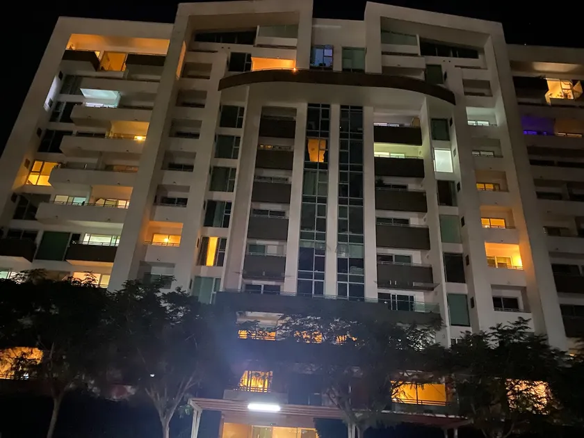 A beautiful apartment in a condominium - Image 1