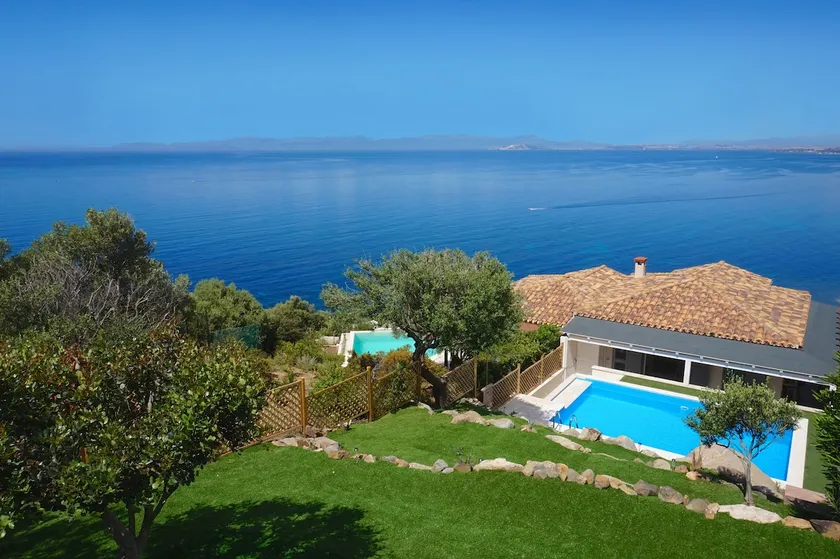 Ny liste! Syd Sardinien luksus villa med privat pool og den bedste havudsigt - Image 1