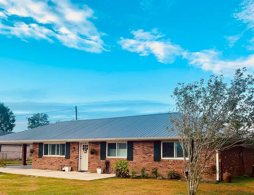 Peaceful Private Country Home in Central Location - Image 1