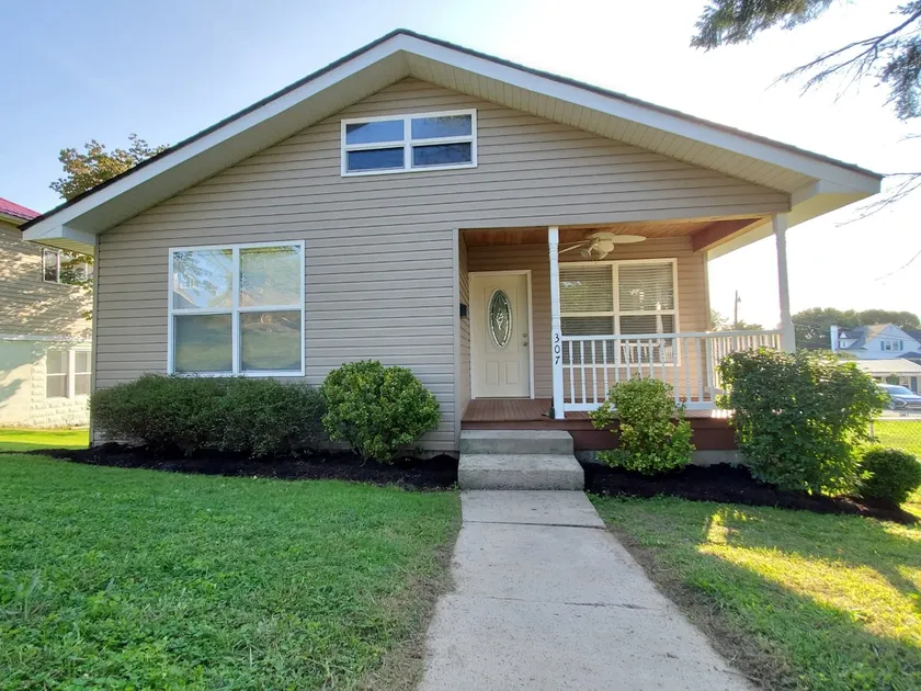 Charming on Chestnut - 8.1 miles from the New River Gorge National Park - Image 1