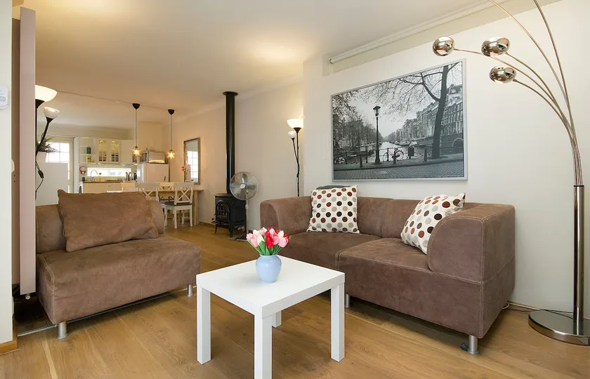 Spacious home for 2 guests - Image 1