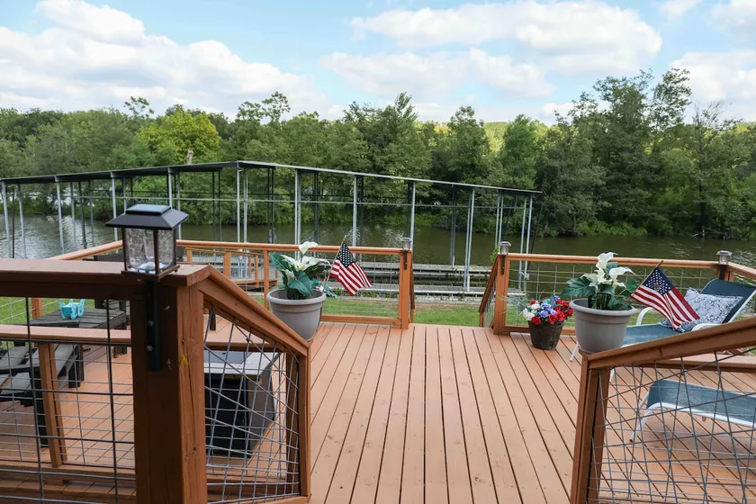 Cozy Riverfront 3-BR/ 2- BTH - Image 1