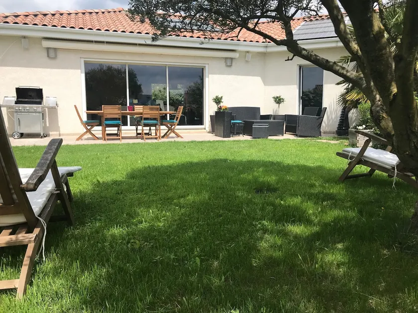 Sunny house for 1-12 people in Millau, quiet neighborhood - Image 1