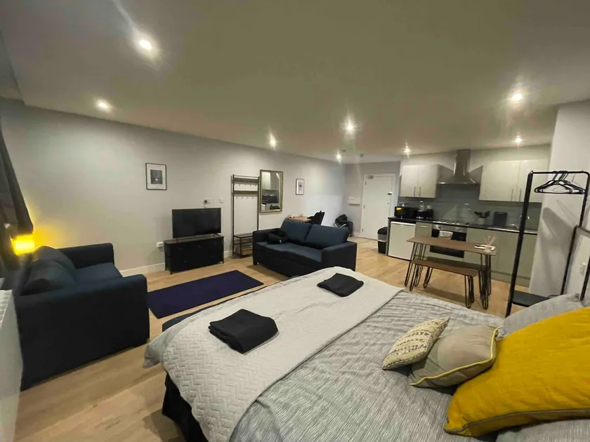 Market Dream King Bed, Deluxe Town Centre Studio - Image 1