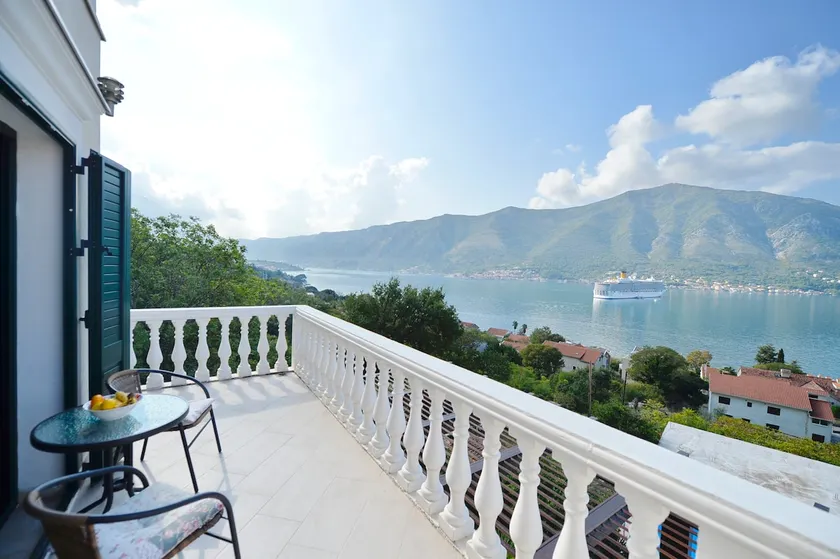 Beautiful Apartment With Breathtaking View - Image 1