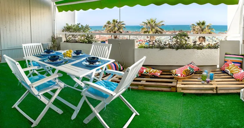Beachfront house Montesilvanoconparkingprivato - Image 1