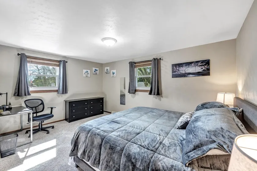 Walk to Lambeau · 2BR House & Games - Image 1