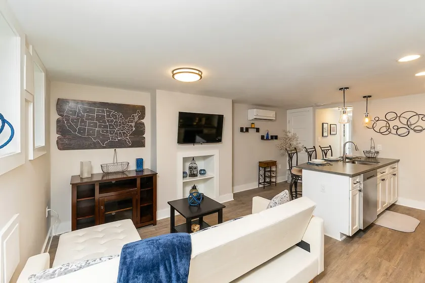 Beautifully Renovated DC Row Home - Image 1