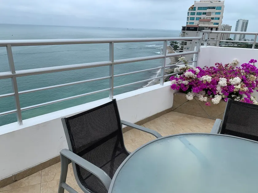 Beautiful Furnished Oceanfront Apartment - Image 1