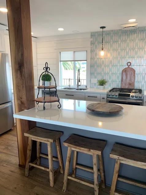 BEACHSIDE PENTHOUSE IN OCEANSIDE - Image 1