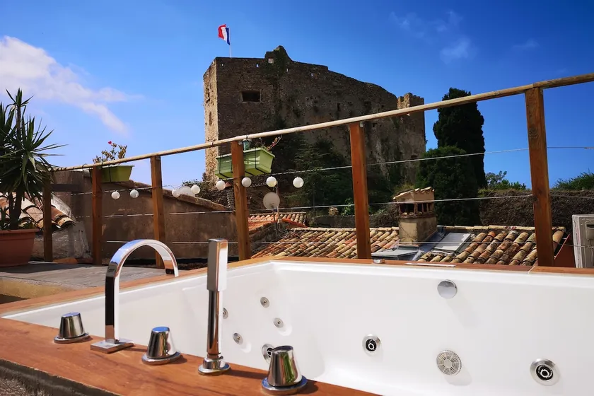 CHARMING ROOFTOP AND SEA VIEW - Image 1