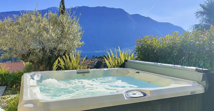 Magic Garden-Pool & Whirlpool und herrliche Aussicht auf den Comer See - Image 1