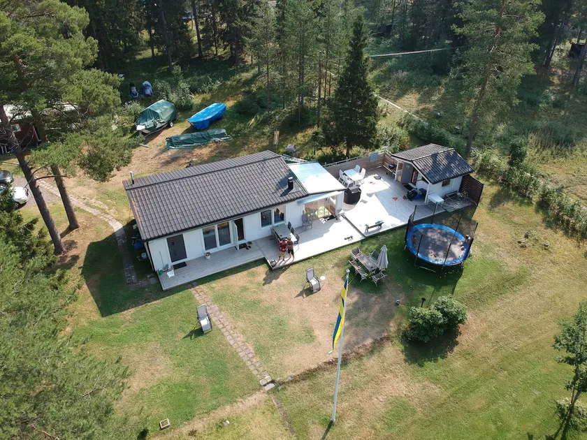 ♥ ♥ Seaside cabin, boat, fishing, snowmobile, running - Image 1