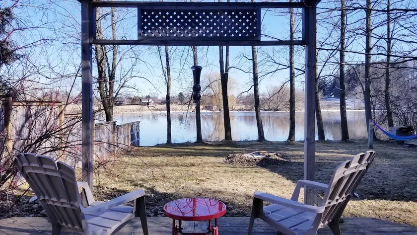 Cozy Waterfront Cottage - Image 1