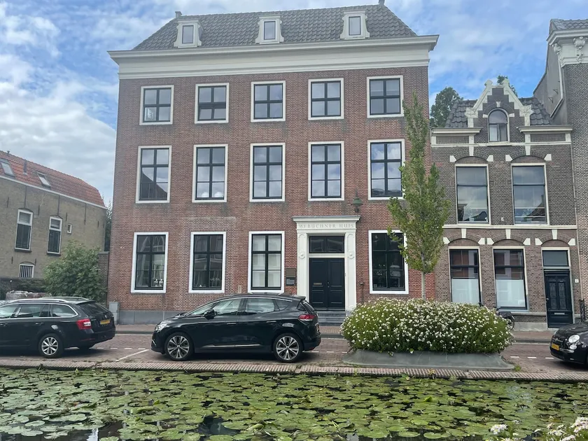 Canal House in Historic City Center Gouda - Image 1