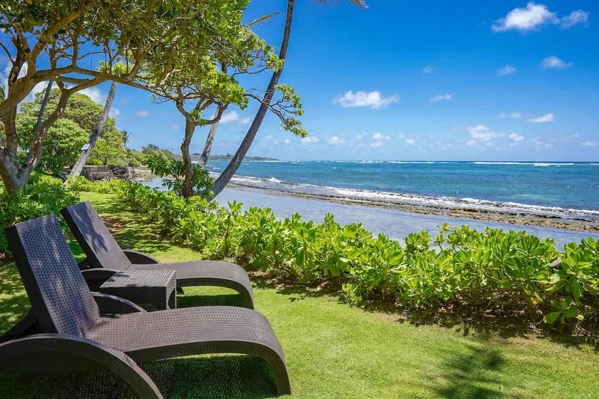Beachfront 2 bedroom  central Kapaa - Image 1