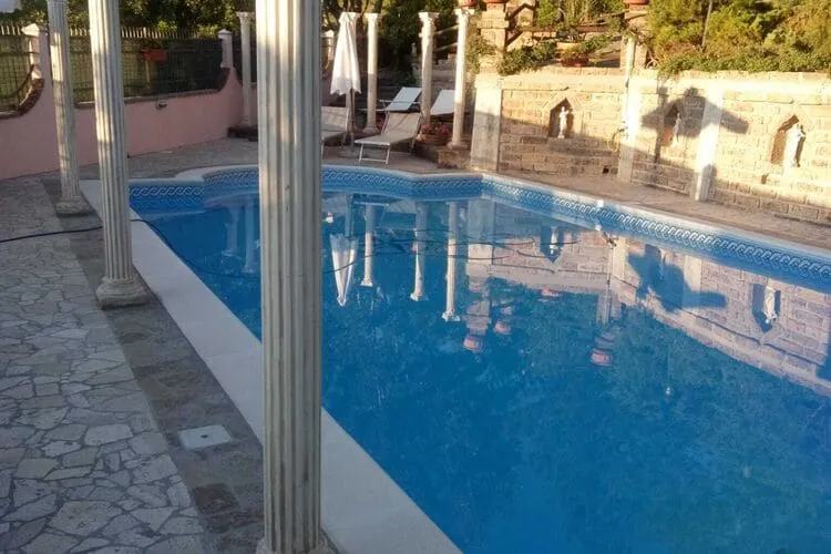 Villa in Tagliacozzo with Pool and Nature - Image 1