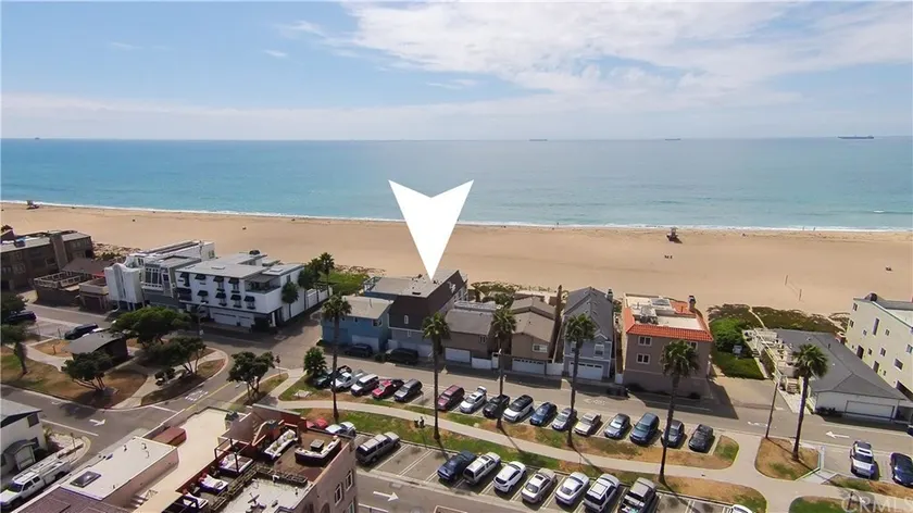 Sunset Beach Getaway - Beachfront, Views, 2Units - Image 1