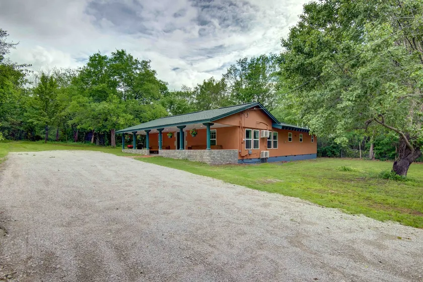 Bosque house sleeps 12. - Image 1