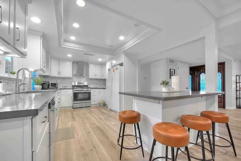 Spacious 5BR Family Home in Arcadia｜Sleeps 12 - Image 1