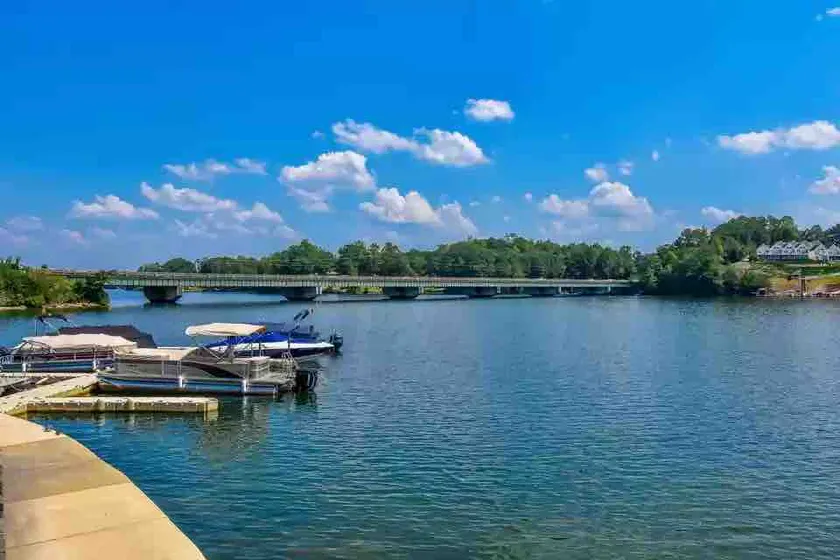 Lovely Lake Condo with BOAT SLIP and Pool - Image 1