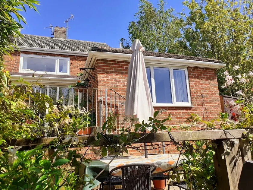 The Bolt Hole, 4 Bed House with Sunny Garden. - Image 1
