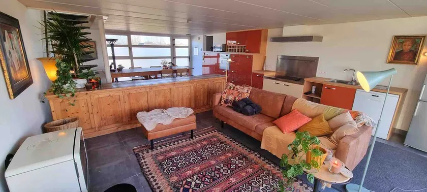 Cozy house at the lake - Image 1