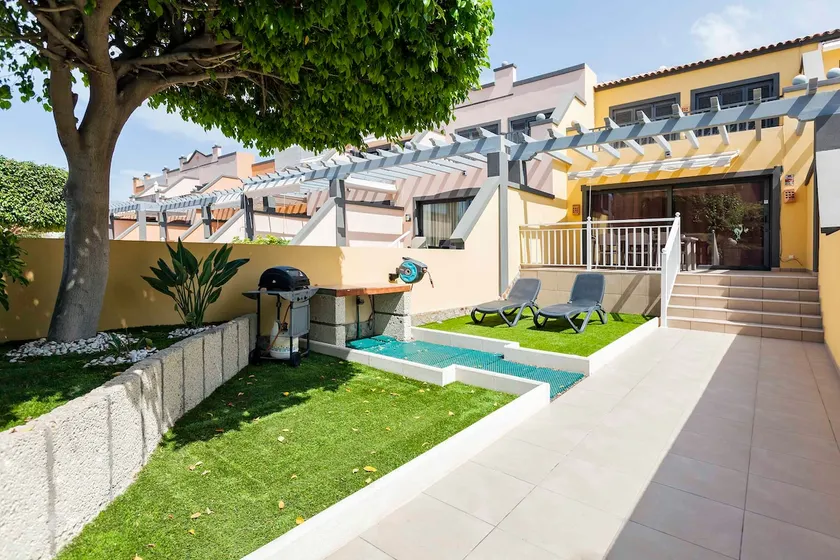 Luxury Beach Villa - Image 1