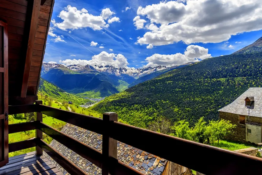 DUPLEX 3 KM FROM VIELHA, SPECTACULAR VIEWS WIFI D - Image 1