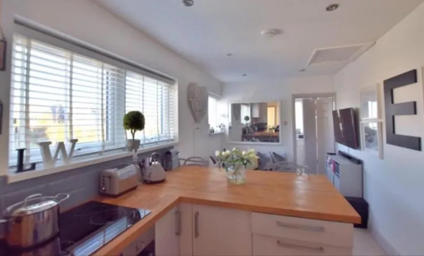 Beautiful cosy apartment near Stansted Airport - Image 1