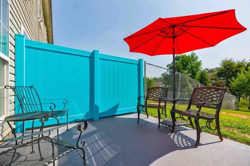 2 Master Suites/ Outdoor smoking area - Image 1