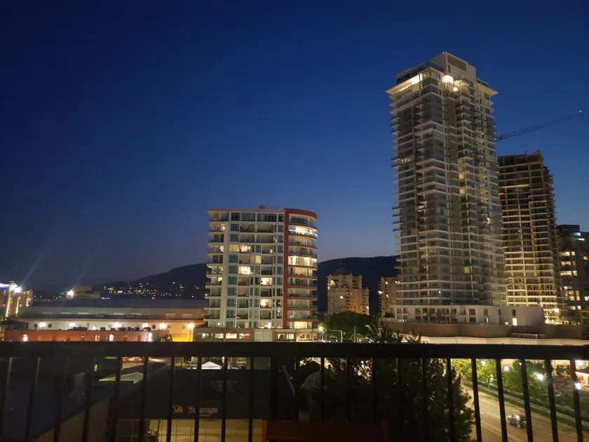 2-bdrm Downtown Condo-View and Underground Parking - Image 1