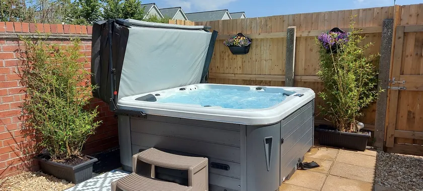Property with Hot Tub in stunning coastal village - Image 1