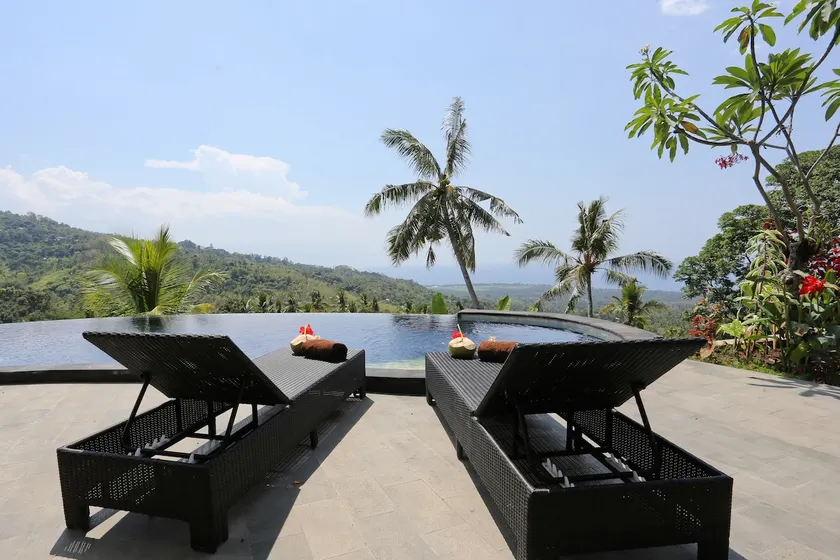 BANANA VILLA RETREAT 3 - Image 1