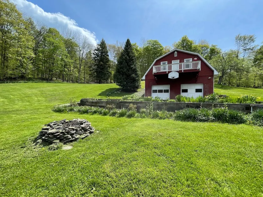 Bird Spring Hill Guest House - Image 1