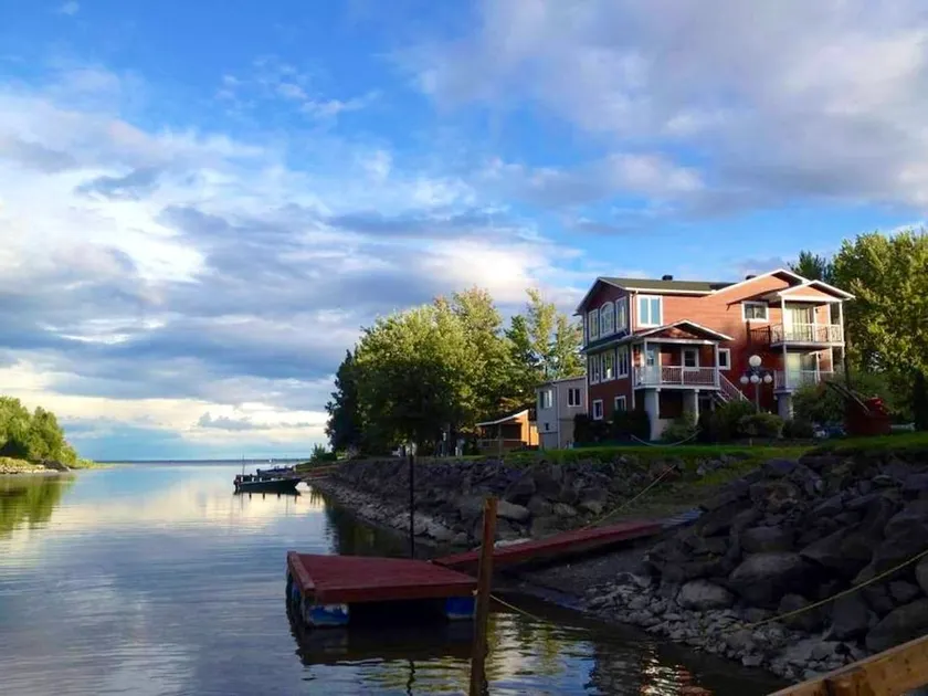 Entire cottage at Lac St-Pierre, Kayak and Family! - Image 1