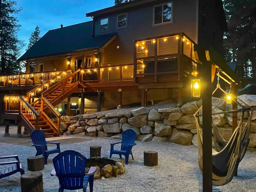Modern Camp 12 Chalet 3bd,2bth, w/AC,Hot tub/WIFI - Image 1