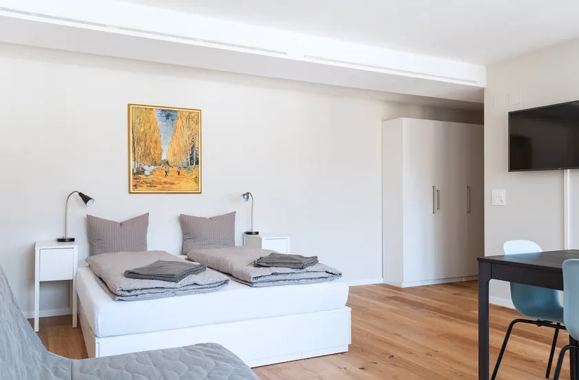 Studio Apartment Van Gogh IV - Image 1