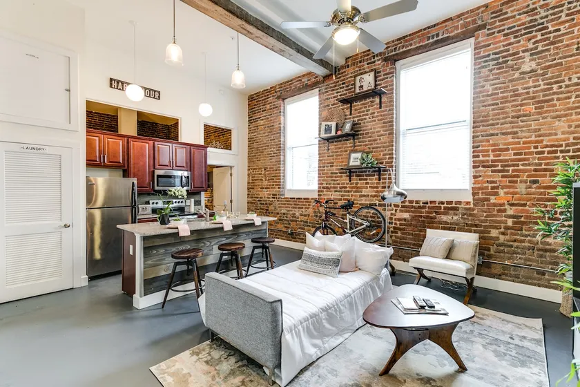 Cozy renovated apt walking to Main St Station &MCV - Image 1